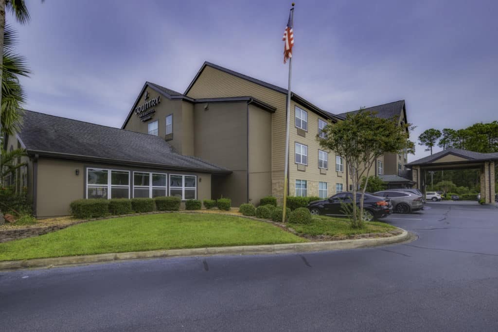 Country Inn & Suites Driveway and Portico from south entrance