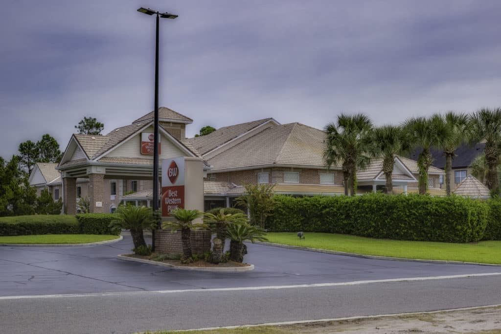 Best Western Plus Kingsland Georgia Driveway Entrance with Sign