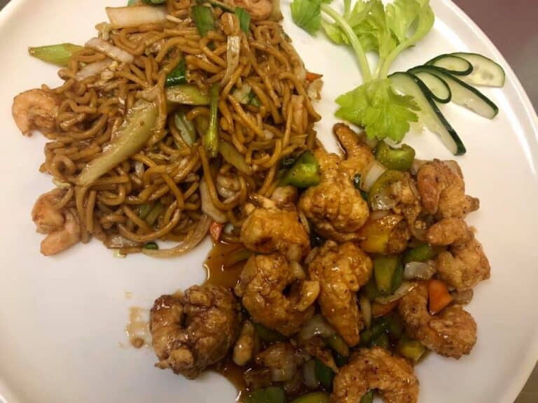 Black-Pepper-Shrimp-with-Lo-Mein-served-at-Golden-China-StMarys