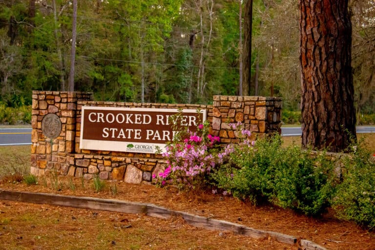 entrance-sign-to-crooked-river-state-park-in-the-spring-near-kingsland-georgia
