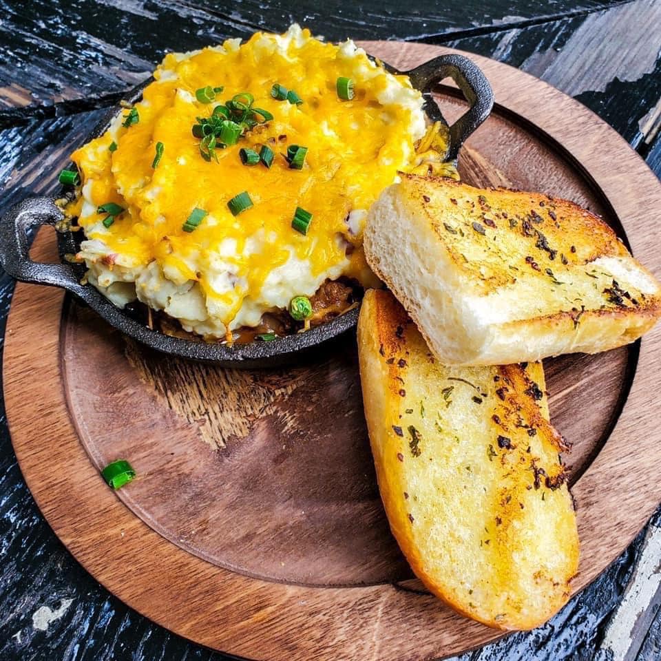 Wee Pub's Shepherd's Pie with Toast
