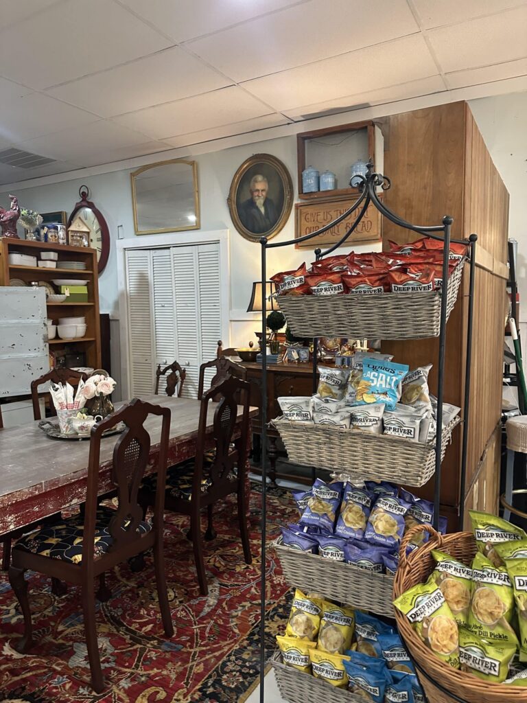 image-cottle-and-gunn-downtown-st-marys-georgia-inside-front-room-gifts-handmade-boutique