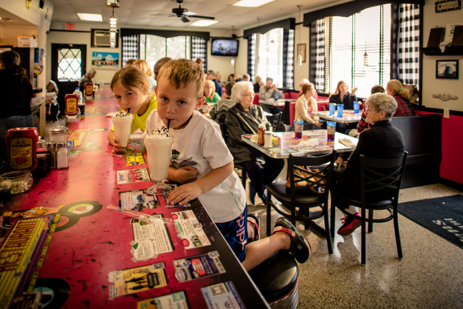 children-drinking-milkshakes-at-the-bar-top-at-steffens-restaurant-in-downtown-kingsland