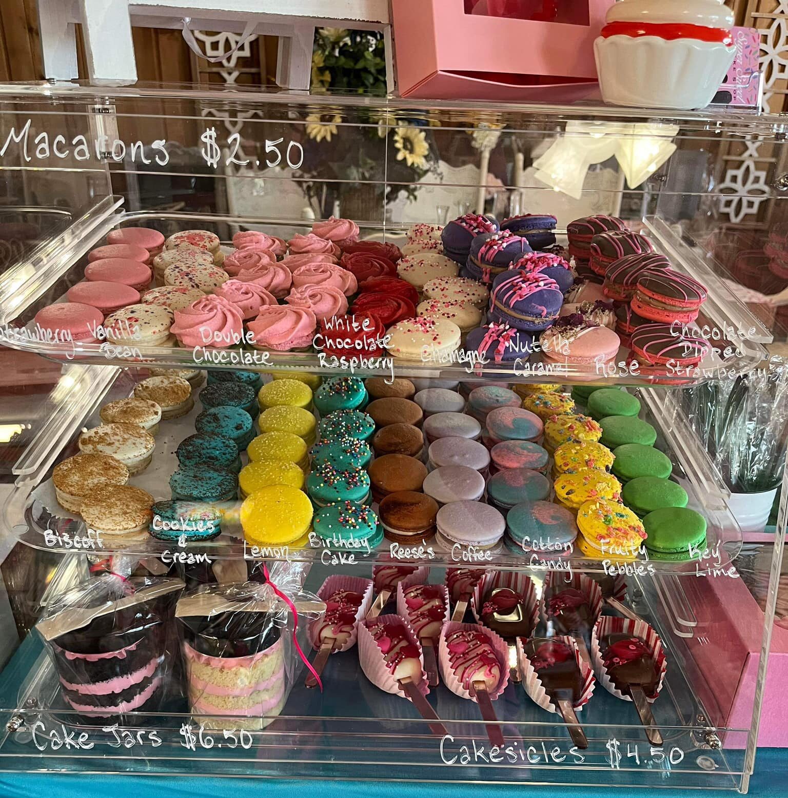 cupcakes-and-desserts-at-super-sweet-bake-shop-in-kingsland-georgia