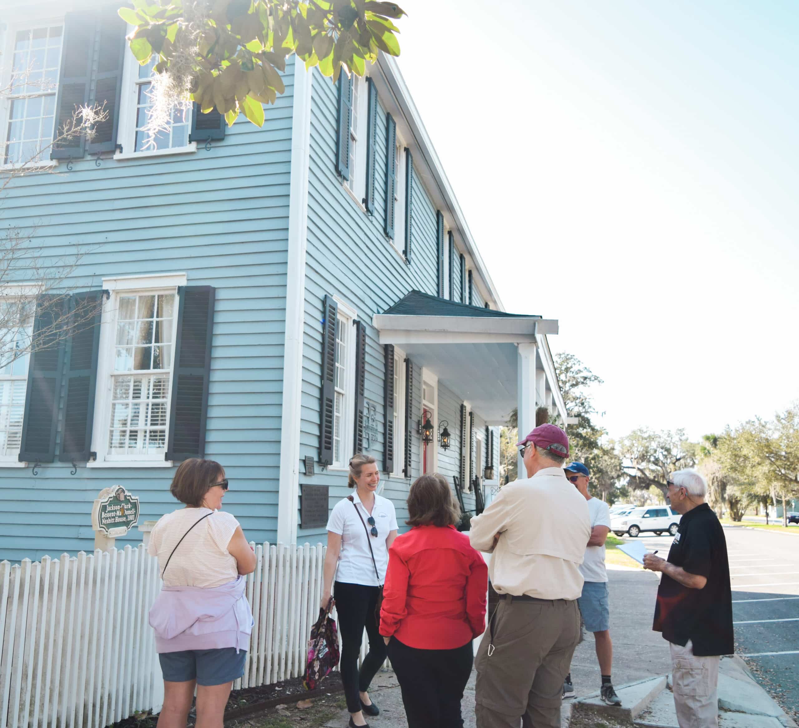 people-gathered-at-Mollys-Old-South-Tour- St.-Marys