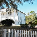 people-gathered-at-Mollys-Old-South-Tour- St.-Marys