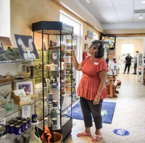 woman-shopping-at-the--Kingsland-Welcome-Center-in-georgia-exit-three