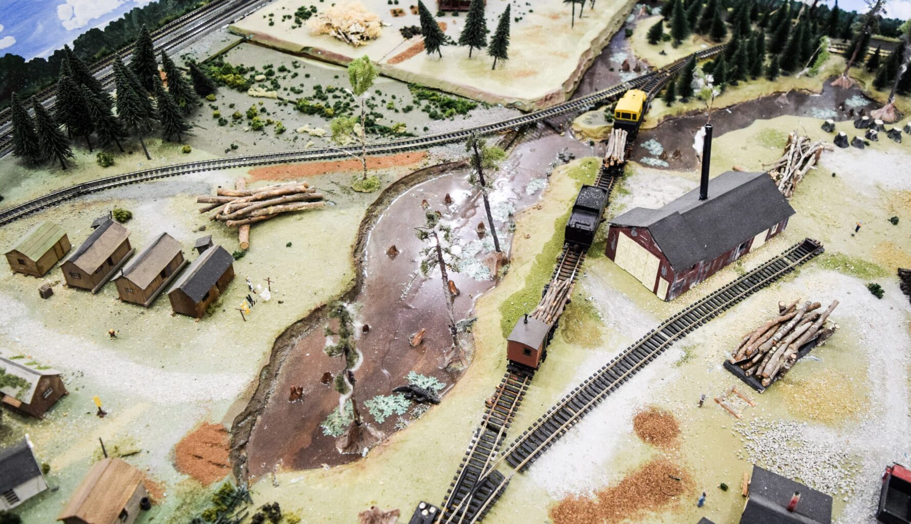 model-train-display-at-the-Kingsland-Welcome-Center-in-georgia-exit-three