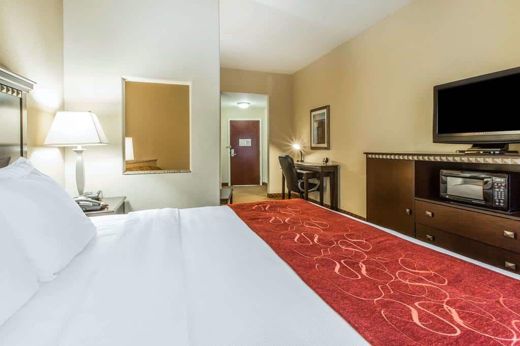2020 King Suite - Comfort Suites