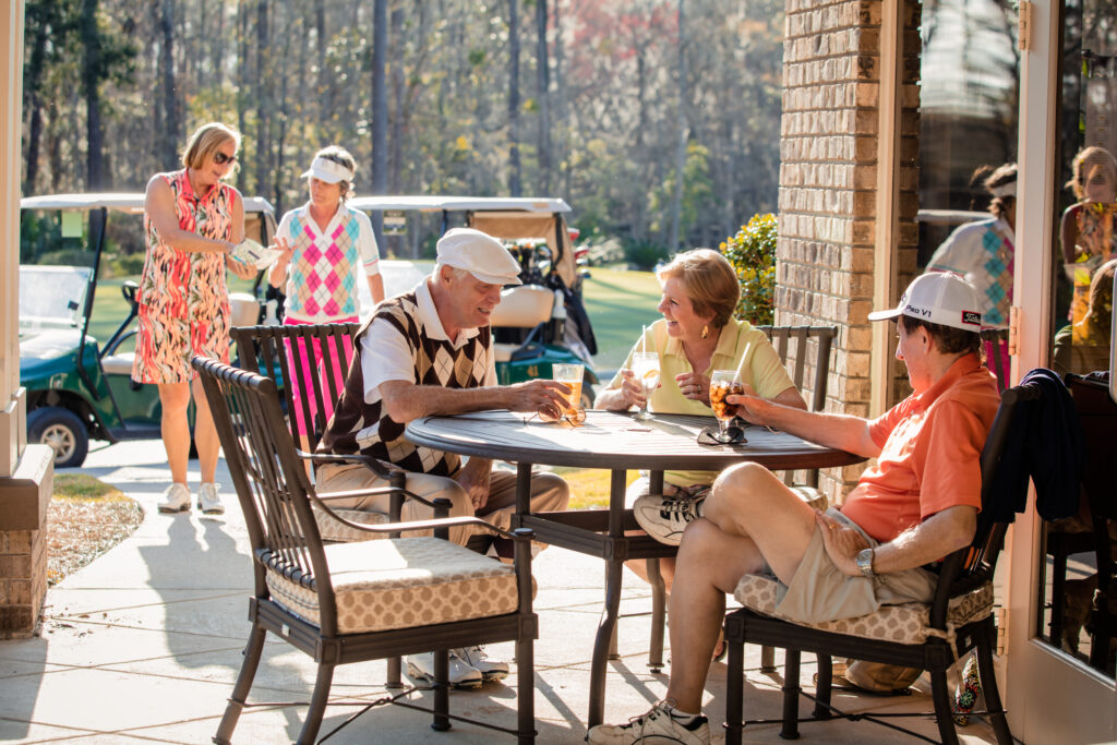 laurel-island-links-golf-course-photo-people-enjoying-drinks-on-club-porch