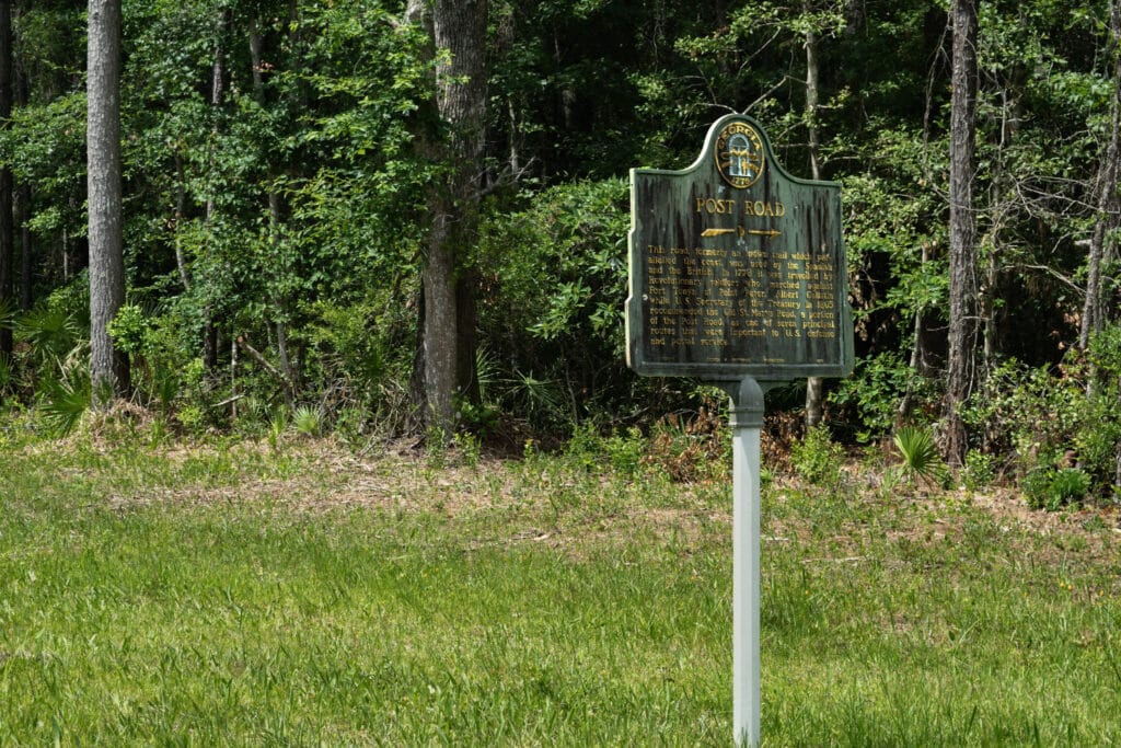 Historical-marker-highlighting-Post-Road-in-Camden-County-Georgia