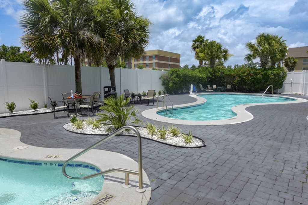 Wingate-Kingsland-hotels-with-pools-coastal-georgia-camden-county