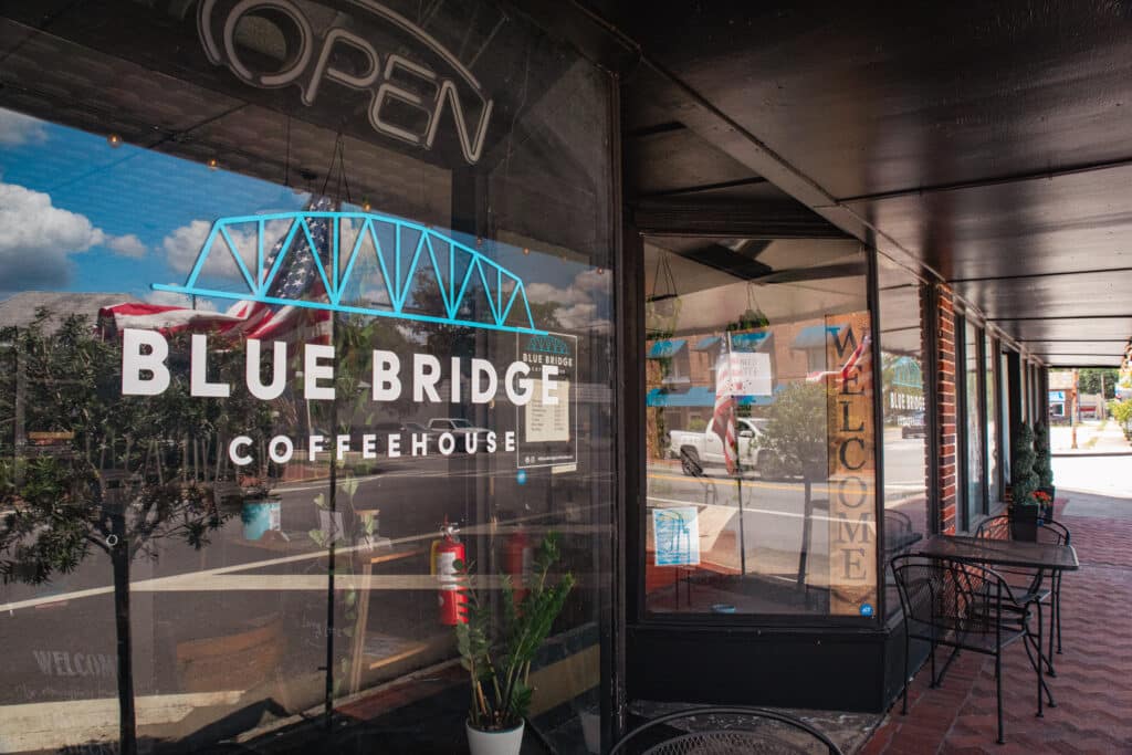 blue-bridge-coffee-shop-outside-seating-kingsland-georgia-downtown
