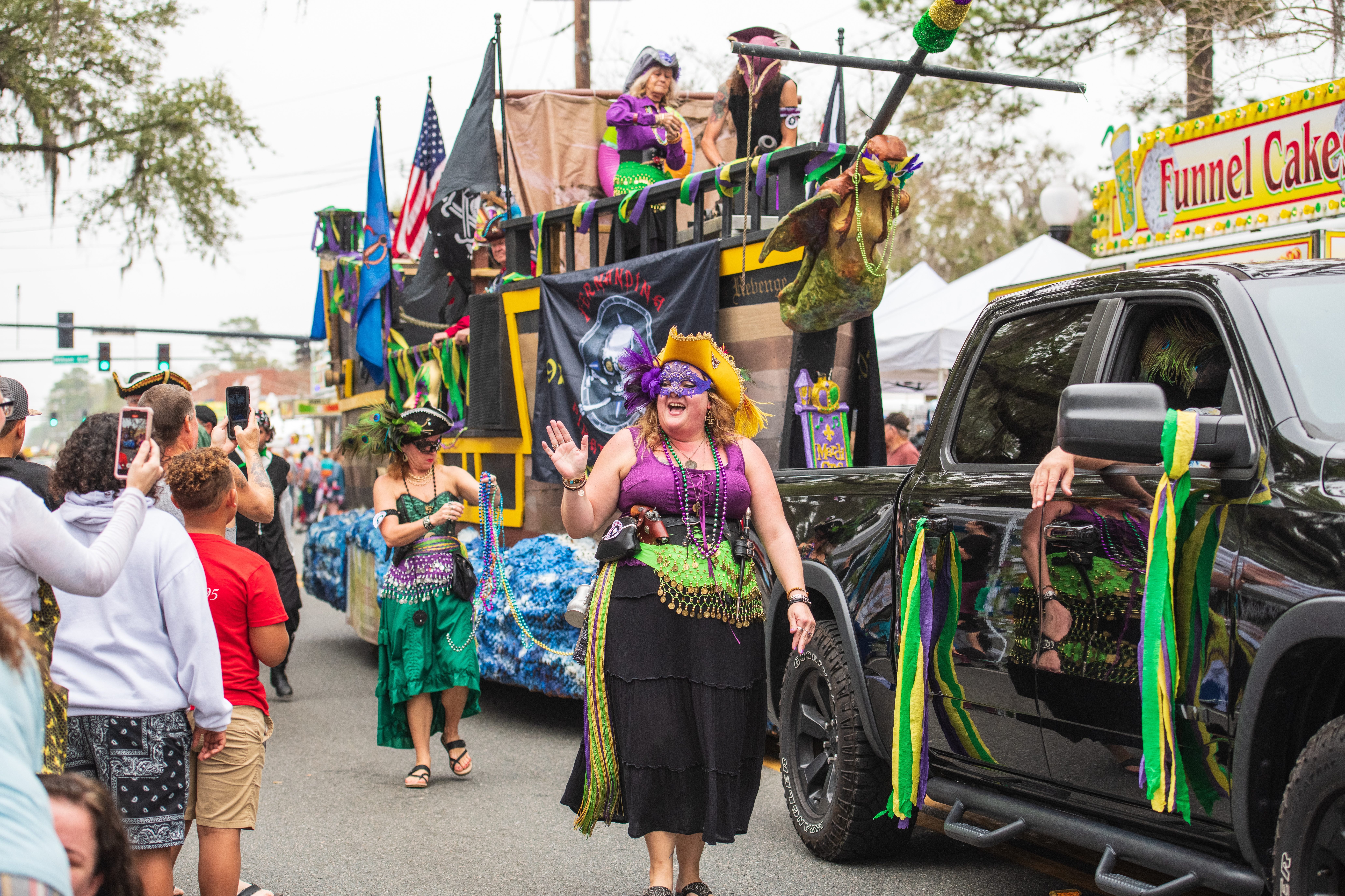 mari-gras-downtown-kingsland-georgia-coastal-georgia-car-show-vendors-live-music