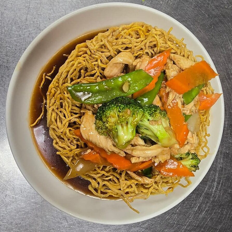 Lynn-bistro-noodle-bowl-ethnic-food-kingsland-georgia-downtown