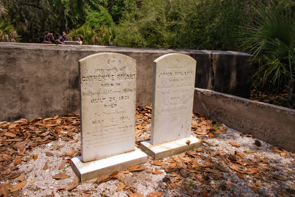 historic-graveyard-on-cumberland-island-national-seashore-near-Kingsland-georgia