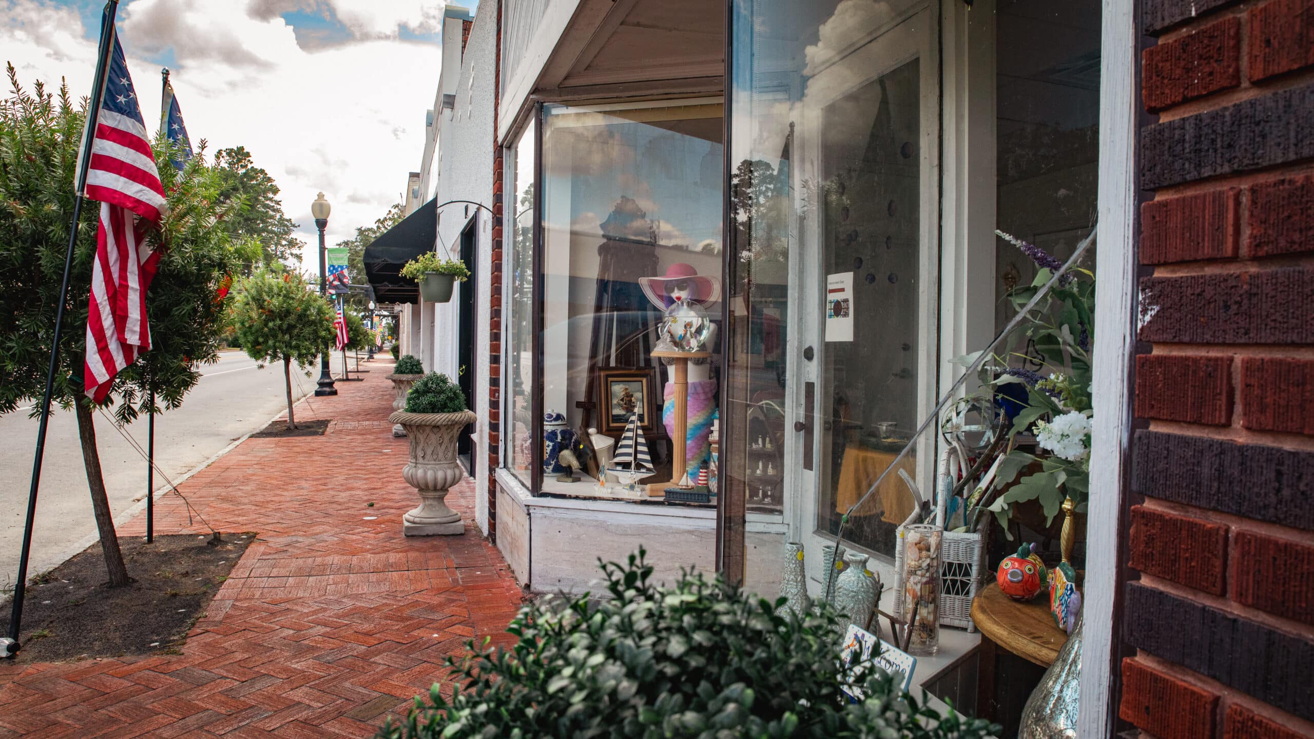 downtown-window-of-store-historic-kingsland