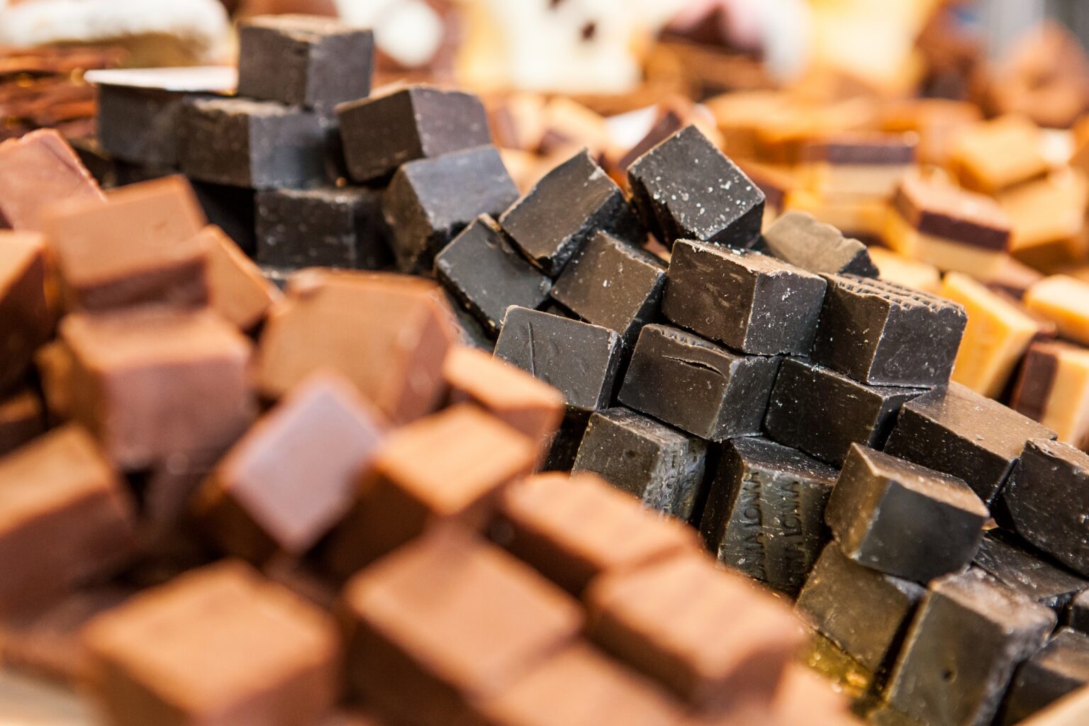 market-on-the-square-display-of-fresh-fudge-near-kingsland